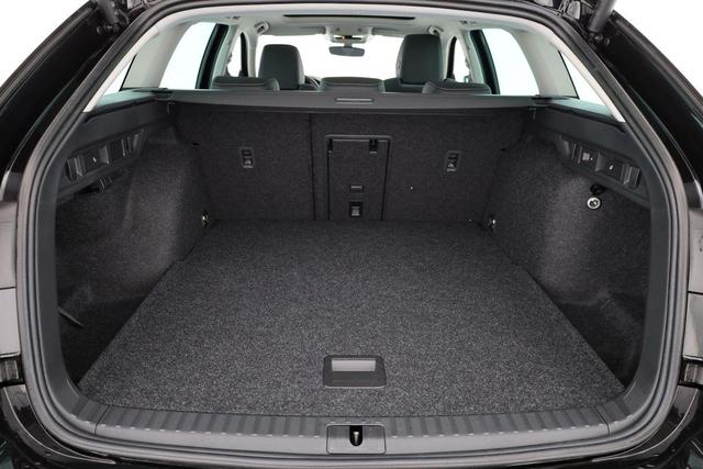 Skoda Octavia Combi 2.0 TDI 110 kW Selection DSG Selection, Navi, Pano, AHK, Teilleder, 5-J Garantie 