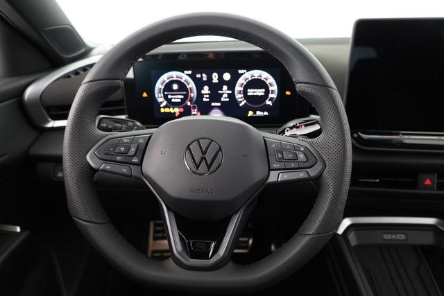 Volkswagen T-Roc 1.5 eTSI 110 kW R-Line DSG Black, neues Modell, 19-Zoll, Winter, sofort 