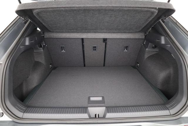Volkswagen T-Roc 1.5 eTSI 110 kW R-Line DSG Black, neues Modell, 19-Zoll, Winter, sofort 
