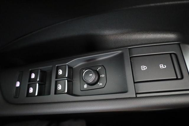 Volkswagen T-Roc 1.5 eTSI 110 kW R-Line DSG Black, neues Modell, 19-Zoll, Winter, sofort 