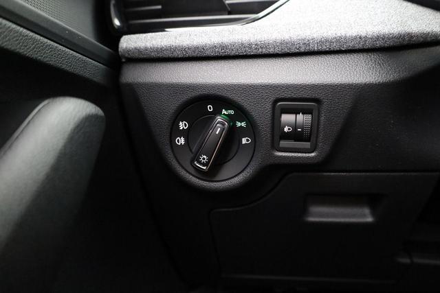 Skoda Kamiq Selection 1.5 TSI DSG Selection, LED, Kamera, Ladeboden, Winter, 16-Zoll 