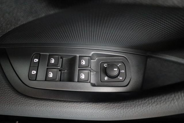 Skoda Kodiaq 2.0 TDI 110 kW Selection DSG Selection, 7-Sitzer, AHK, Navi, Kamera, Side, Winter 