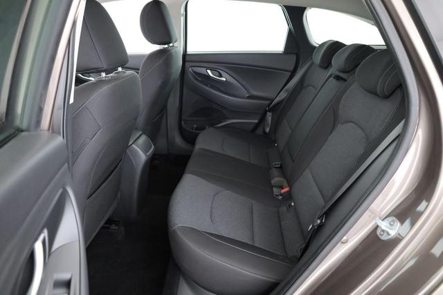 Hyundai i30 Kombi Edition 30+ Mild-Hybrid 1.5 T-GDI 30, Navi, Kamera, Winter, 16-Zoll 