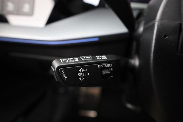 Audi RS3 Sportback 2.5 294 kW TFSI quattro quattro, Pano, SONOS, Matrix, Sportabgas, Side, 5 J.-Garantie 