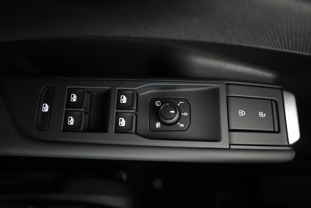 Volkswagen T-Roc 1.5 eTSI 110 kW Life DSG Life, neues Modell, LED, Kamera, Side, Winter, 17-Zoll 