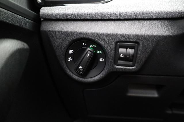Skoda Kamiq Selection 1.5 TSI DSG Selection, AHK, LED, Kamera, Winter, 16-Zoll, 4. J-Garantie 