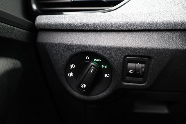 Skoda Kamiq Selection 1.5 TSI DSG Selection, AHK, LED, Kamera, Winter, 16-Zoll, 4.J-Garantie 