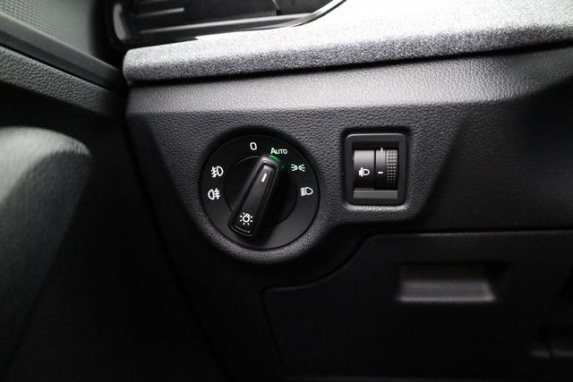 Skoda Kamiq Selection 1.5 TSI DSG Selection, LED, Kamera, Winter, 16-Zoll, 4.J-Garanite 