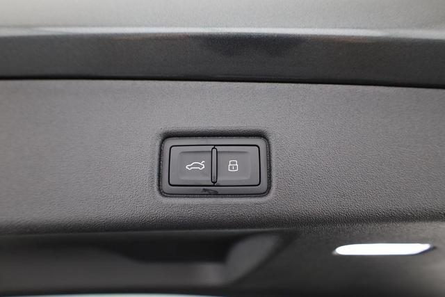 Audi Q5 3.0 TDI quattro 220 kW qu S-LINE, AHK, 20-Zoll, Leder, B&O, experience plus, sofort 