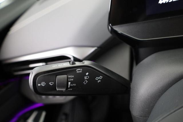 Volkswagen ID.4 Pure Performance 125 kW mit Infotainment-Paket Performance, Navi, IQ.Drive, AreaView, FS-beheizbar, el. Klappe, Winter, 18-Zoll 