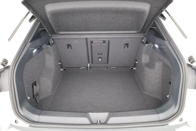 Volkswagen ID.4 Pure Performance 125 kW mit Infotainment-Paket Performance, Navi, IQ.Drive, AreaView, FS-beheizbar, el. Klappe, Winter, 18-Zoll 