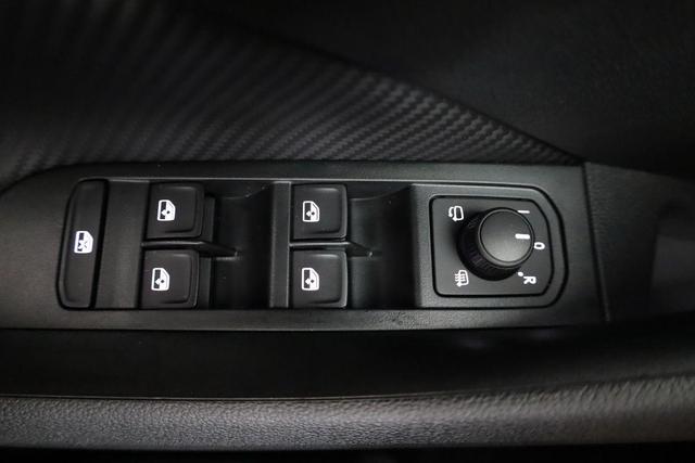 Skoda Kamiq Monte Carlo 1.0 TSI DSG Carlo, Pano, Matrix, Navi, Kamera, 17-Zoll, 5 J.-Garantie 