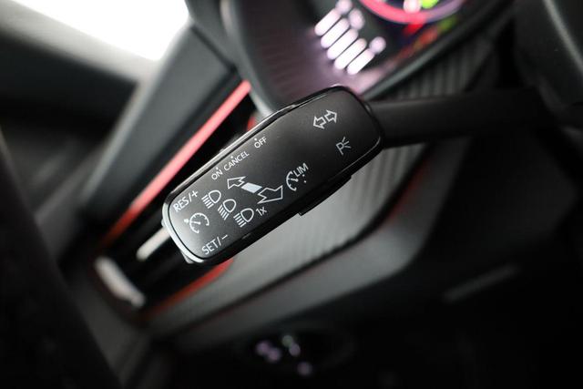 Skoda Kamiq Monte Carlo 1.0 TSI DSG Carlo, Pano, AHK, Navi, Matrix, el.Klappe, 18-Zoll, 5 J.-Garantie 