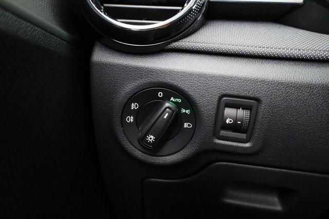Skoda Fabia Selection 1.0 TSI Selection, AHK, Tempomat, Ladeboden, Park, Winterpaket, SmartLink, 4-J Garantie 