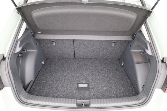 Skoda Fabia Selection 1.0 TSI Selection, AHK, Tempomat, Ladeboden, Park, Winterpaket, SmartLink, 4-J Garantie 