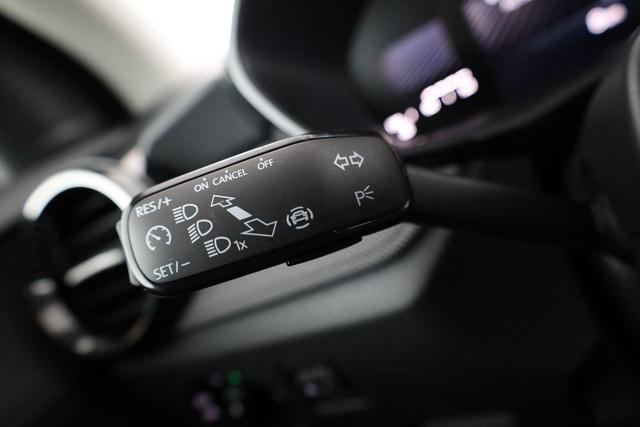 Skoda Fabia Selection 1.0 TSI Selection, AHK, Tempomat, Ladeboden, Park, Winterpaket, SmartLink, 4-J Garantie 