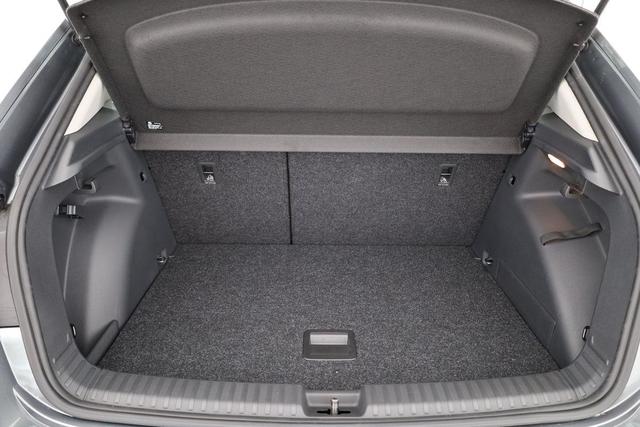 Skoda Fabia Selection 1.0 TSI Selection, AHK, Tempomat, Ladeboden, Park, Winterpaket, SmartLink, 4-J Garantie 