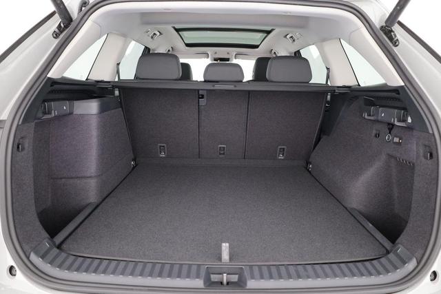 Skoda Kodiaq 1.5 TSI iV 150 kW Selection Selection, AHK, Pano, Navi, Kamera, Side, el. Klappe, Winter, sofort 