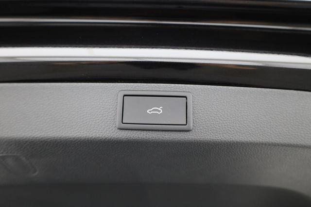 Skoda Karoq Sportline 1.5 TSI DSG Sportline, Pano, AHK, Navi, CANTON, Matrix, AreaView, Side, Kamera, el. Klappe, FS-beheizbar, 5 J.-Garantie 