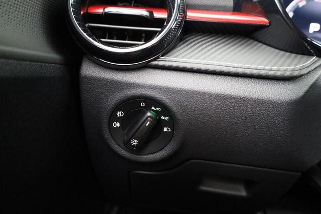 Skoda Fabia Monte Carlo 1.5 TSI DSG Carlo, Ladeboden, LED, Kamera, App-Connect, Winter, 17-Zoll 