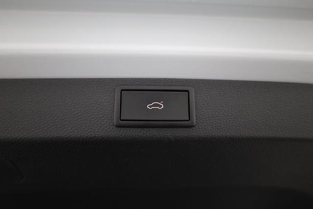 Skoda Karoq Sportline 1.5 TSI DSG Sportline, AHK, Navi, el. Klappe, ACC, Kamera, 19-Zoll 