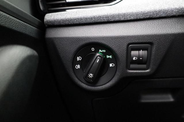Skoda Kamiq Selection 1.5 TSI DSG Selection, AHK, LED, Kamera, Ladeboden, 16-Zoll, 4 J.-Garantie 