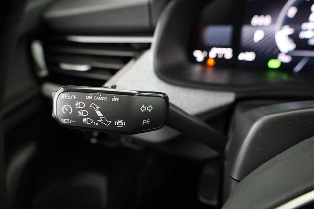 Skoda Kamiq Selection 1.5 TSI DSG Selection, AHK, LED, Kamera, Ladeboden, 16-Zoll, 4 J.-Garantie 