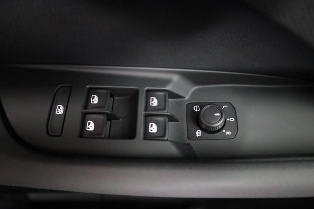 Cupra Terramar 1.5 eTSI DSG, Pano, AHK, Matrix, Navi, HuD, el. Klappe, 20-Zoll 