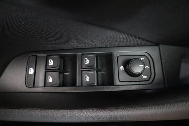 Skoda Kamiq Selection 1.5 TSI DSG Selection, AHK, LED, Kamera, Ladeboden, 16-Zoll, 4 J.-Garantie 