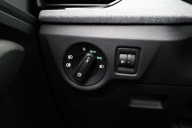 Skoda Kamiq Selection 1.5 TSI DSG Selection, AHK, LED, Kamera, Ladeboden, 16-Zoll, 4 J.-Garantie 