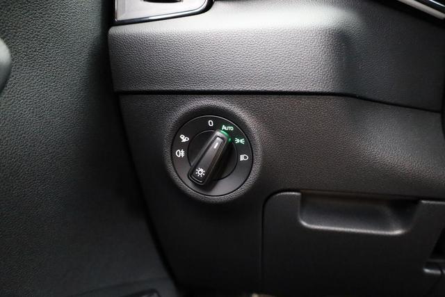 Skoda Karoq Sportline 1.5 TSI DSG Sportline, Navi, CANTON, Matrix, AreaView, Side, Kamera, el. Klappe, FS-beheizbar, 5 J.-Garantie 