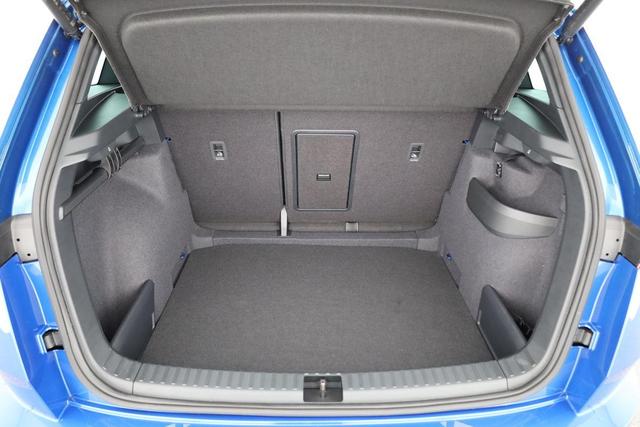Skoda Karoq Sportline 1.5 TSI DSG Sportline, Navi, CANTON, Matrix, AreaView, Side, Kamera, el. Klappe, FS-beheizbar, 5 J.-Garantie 