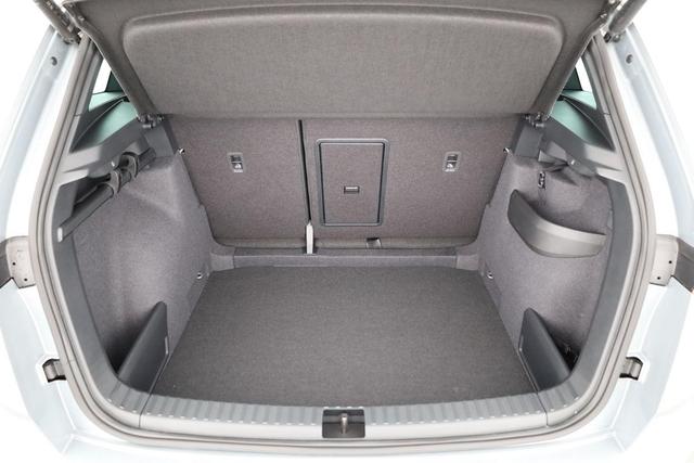 Skoda Karoq Sportline 1.5 TSI DSG Sportline, Pano, AHK, Navi, CANTON, Matrix, AreaView, Side, Kamera, el. Klappe, FS-beheizbar, 5 J.-Garantie 
