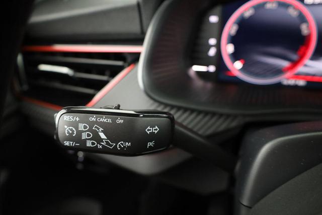 Skoda Kamiq Monte Carlo 1.5 TSI Carlo, Pano, Matrix, Navi, Kamera, 5 J.-Garantie 