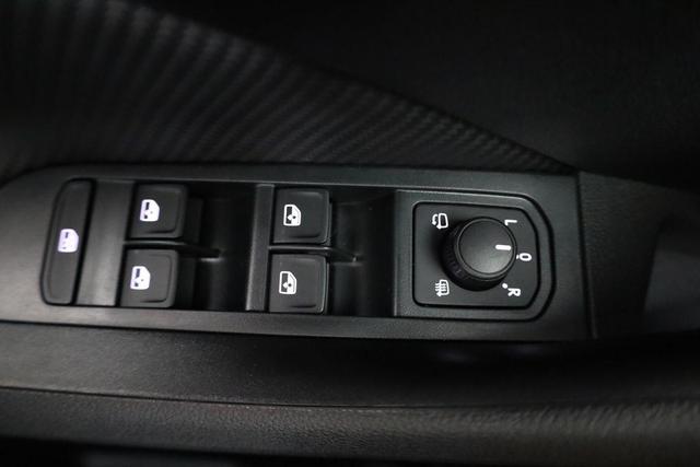 Skoda Kamiq Monte Carlo 1.5 TSI Carlo, Pano, AHK, Matrix, Navi, el. Klappe, 18-Zoll, 5 J.-Garantie 