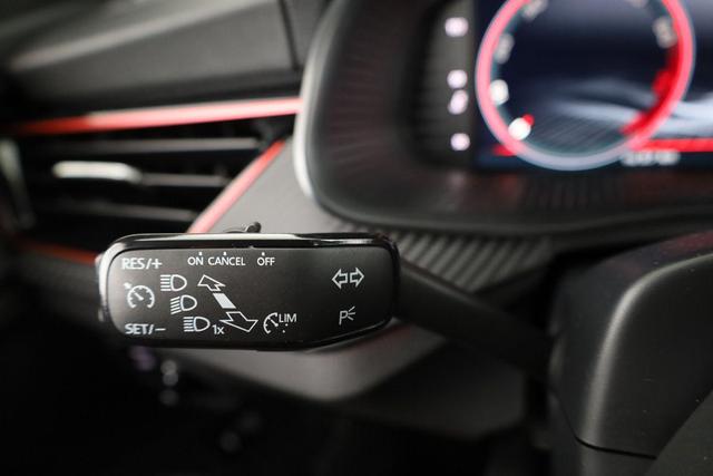 Skoda Kamiq Monte Carlo 1.5 TSI Carlo, Pano, AHK, Matrix, Navi, el. Klappe, 18-Zoll, 5 J.-Garantie 