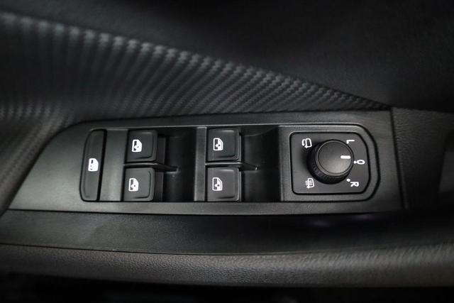 Skoda Kamiq Monte Carlo 1.0 TSI DSG Carlo, Pano, Matrix, Navi, Kamera, 17-Zoll, 5 J.-Garantie 