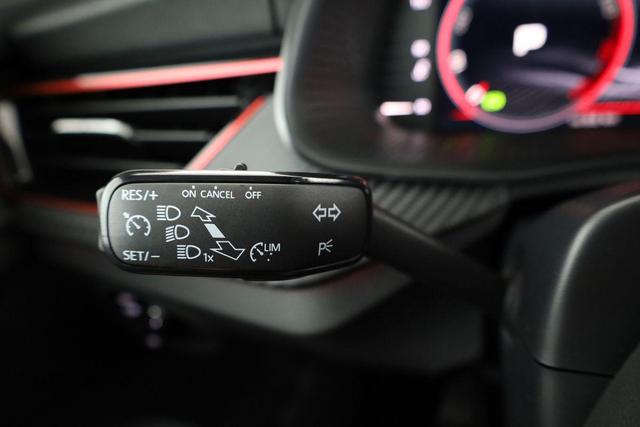 Skoda Kamiq Monte Carlo 1.0 TSI DSG Carlo, Pano, Matrix, Navi, Kamera, 17-Zoll, 5 J.-Garantie 