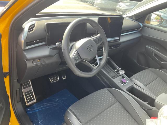 Volkswagen T-Roc - 1.5 eTSI 110 kW R-Line DSG Black, AHK, IQ.Light, Kamera, el. Klappe, 19-Zoll
