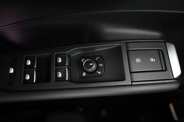 Volkswagen T-Roc 1.5 eTSI 110 kW R-Line DSG Black, AHK, IQ.Light, Kamera, el. Klappe, 19-Zoll 