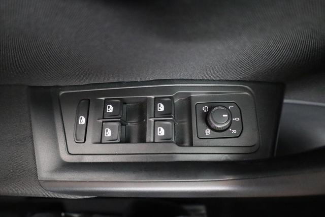 Volkswagen T-Roc LIFE 1.5 TSI DSG Life, LED, AHK, Navi, Kamera, ACC, AppConnect, 19-Zoll 