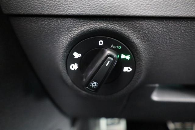 Skoda Karoq Sportline 1.5 TSI DSG Sportline, AHK, Navi, CANTON, Matrix, AreaView, Side, Kamera, el. Klappe, FS-beheizbar, 5 J.-Garantie 