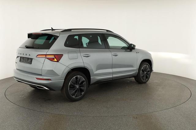 Skoda Karoq Sportline 1.5 TSI DSG Sportline, AHK, Navi, CANTON, Matrix, AreaView, Side, Kamera, el. Klappe, FS-beheizbar, 5 J.-Garantie 