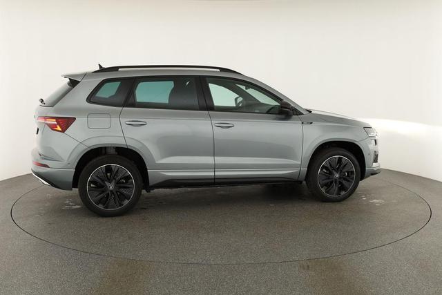 Skoda Karoq Sportline 1.5 TSI DSG Sportline, AHK, Navi, CANTON, Matrix, AreaView, Side, Kamera, el. Klappe, FS-beheizbar, 5 J.-Garantie 