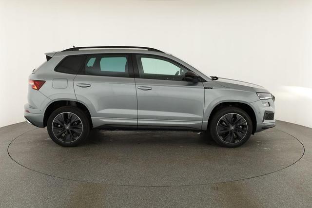 Skoda Karoq Sportline 1.5 TSI DSG Sportline, AHK, Navi, CANTON, Matrix, AreaView, Side, Kamera, el. Klappe, FS-beheizbar, 5 J.-Garantie 