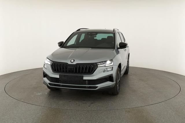 Skoda Karoq Sportline 1.5 TSI DSG Sportline, AHK, Navi, CANTON, Matrix, AreaView, Side, Kamera, el. Klappe, FS-beheizbar, 5 J.-Garantie 