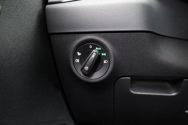 Skoda Karoq Sportline 1.5 TSI DSG Sportline, Pano, AHK, Navi, CANTON, Matrix, AreaView, Side, el. Klappe, FS-beheizbar, 5 J.-Garantie 