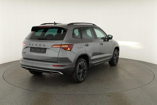 Skoda Karoq Sportline 1.5 TSI DSG Sportline, Pano, AHK, Navi, CANTON, Matrix, AreaView, Side, el. Klappe, FS-beheizbar, 5 J.-Garantie 