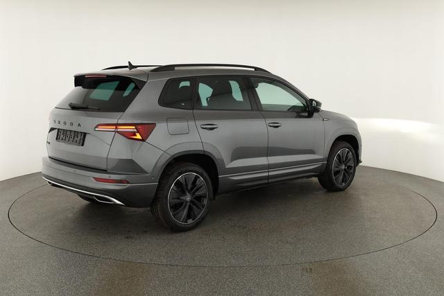 Skoda Karoq Sportline 1.5 TSI DSG Sportline, Pano, AHK, Navi, CANTON, Matrix, AreaView, Side, el. Klappe, FS-beheizbar, 5 J.-Garantie 