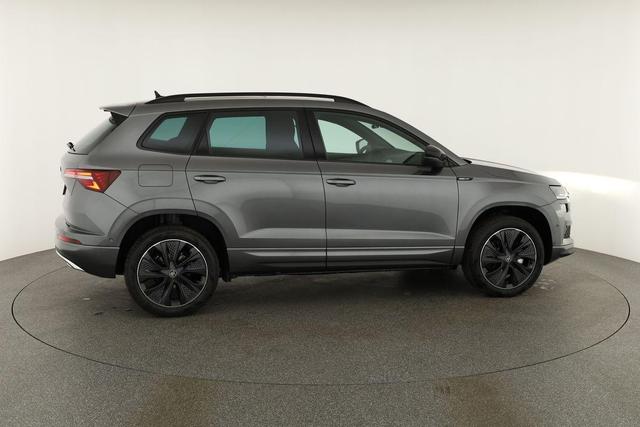 Skoda Karoq Sportline 1.5 TSI DSG Sportline, Pano, AHK, Navi, CANTON, Matrix, AreaView, Side, el. Klappe, FS-beheizbar, 5 J.-Garantie 